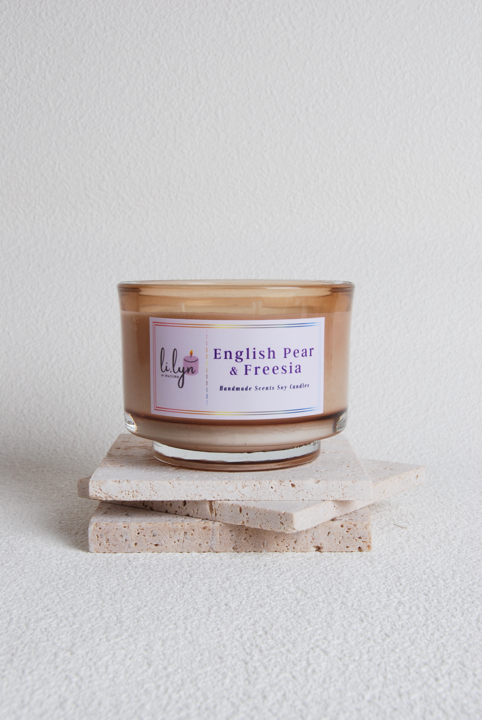 English Pear &amp; Freesia Candle - Naturh