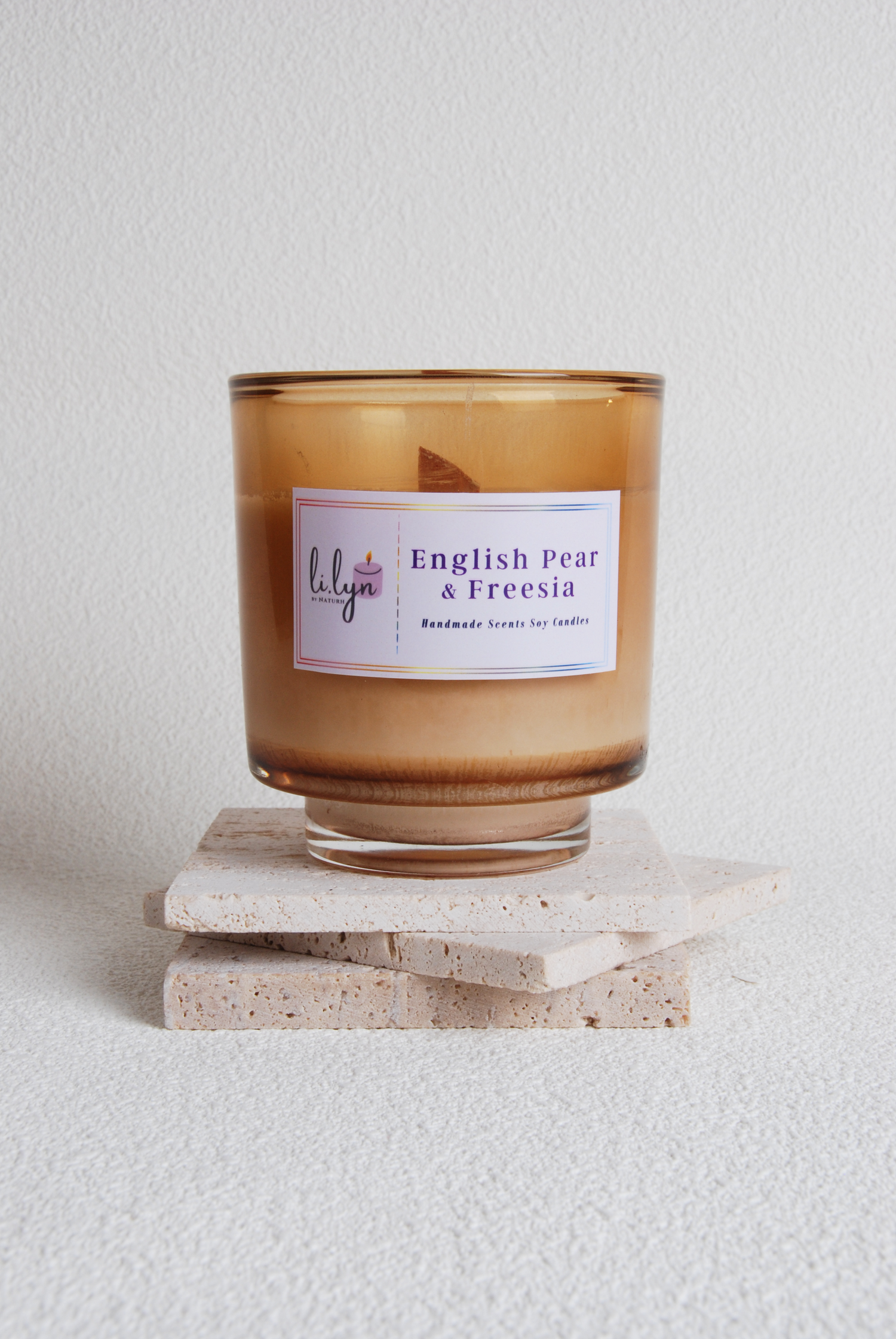 English Pear &amp; Freesia Candle - Naturh