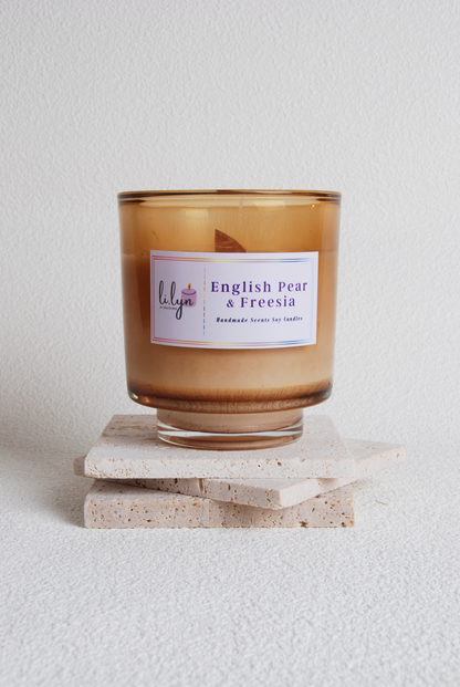 English Pear &amp; Freesia Candle - Naturh